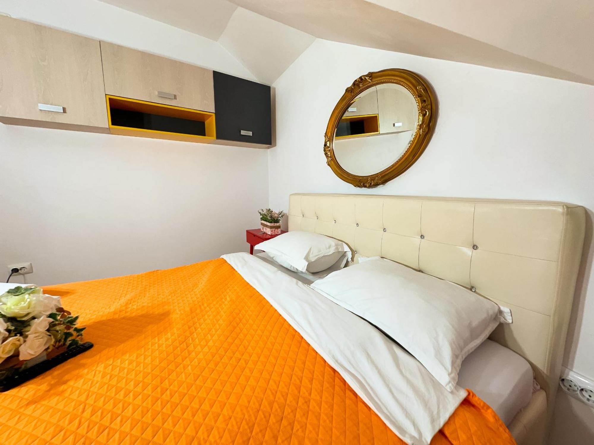 The Vintage - Wonderful Apartment In Best Location Craiova Ngoại thất bức ảnh