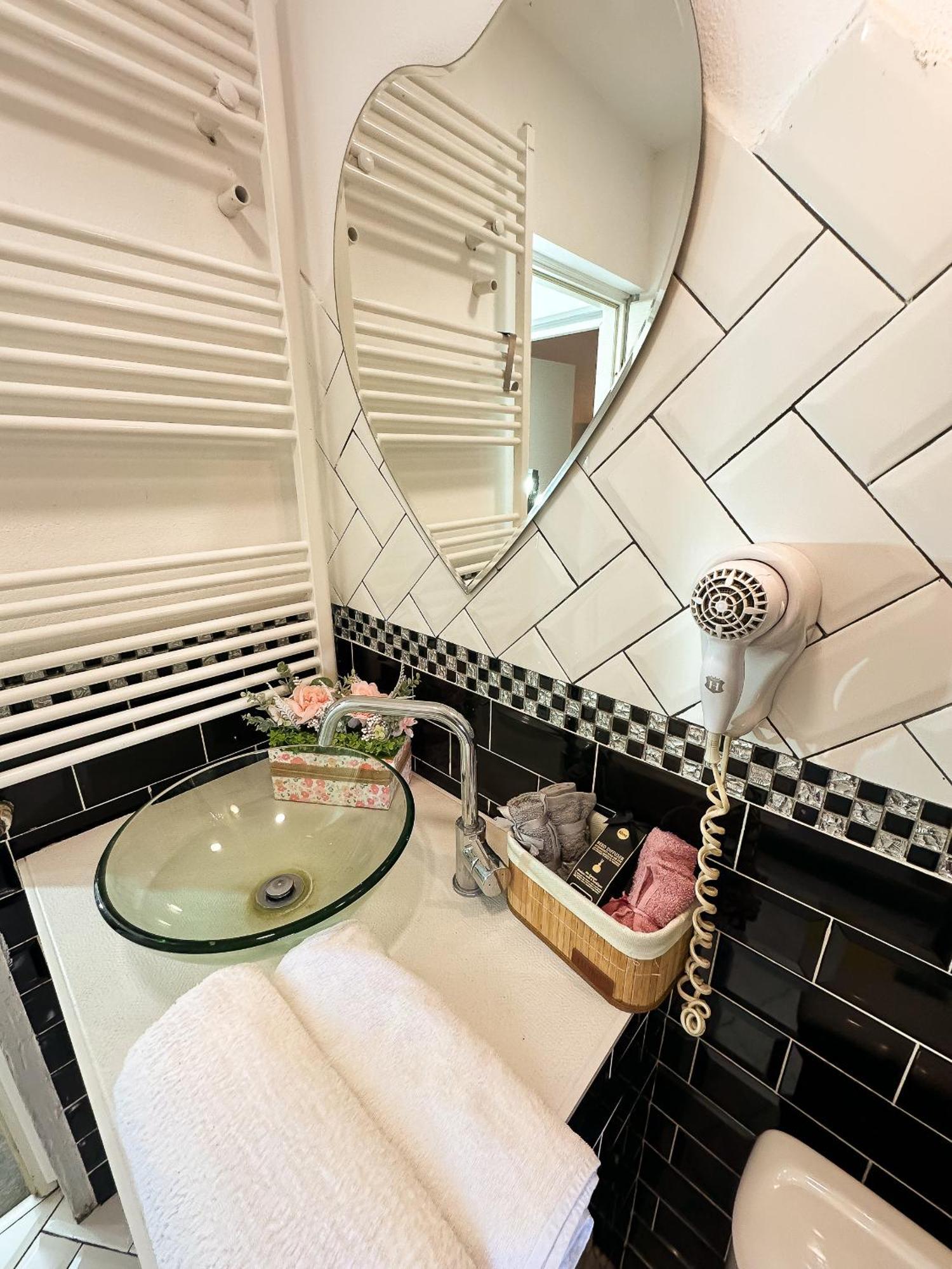 The Vintage - Wonderful Apartment In Best Location Craiova Ngoại thất bức ảnh